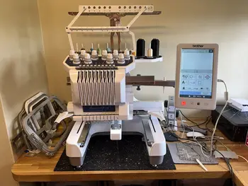 Brother PR1055x Полукоммерческая вышивальная машина с 10 игли + Различни обръчи