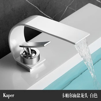 Минималистичен водопад креативна баня с мивка за топла и студена вода кран от неръждаема стомана